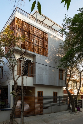 印度立面格栅如同“算盘”木板的独立住宅