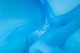 蓝色冰洞