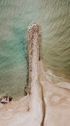 海滩砖块码头