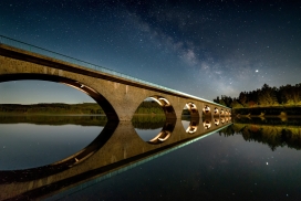 拱桥湖夜景