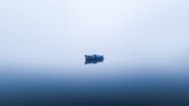 湖中的小船