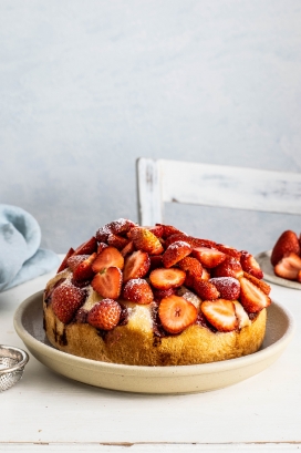 鲜美的草莓烘焙蛋糕