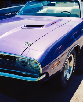 紫色的复古车