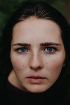 俄罗斯雀斑妇女脸部写真图