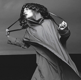 莎拉·布罗维斯特-《 Vogue》杂志意大利-愤怒的黑白时装故事