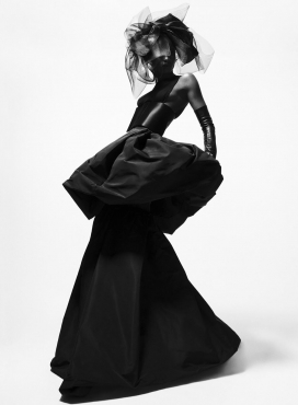马约瓦·尼古拉斯-Harper Bazaar英国