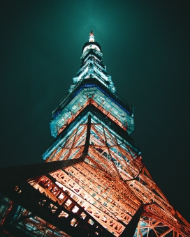 钢铁塔建筑夜景图