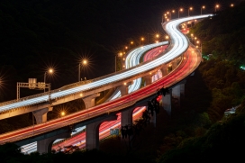 城市高架桥车流夜景图