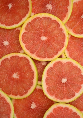 切片的红色脐橙片水果