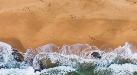 抖音海浪海滩俯拍素材图片
