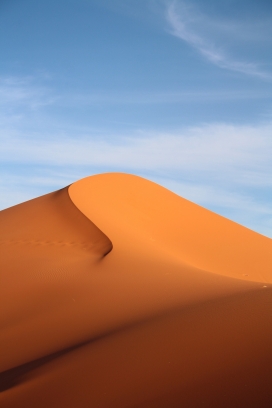 金色沙漠沙丘图