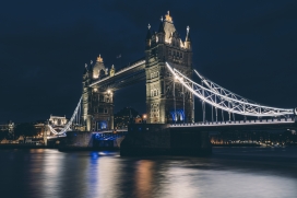 英国伦敦塔桥夜景图