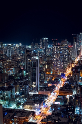 繁华的都市街景夜景图