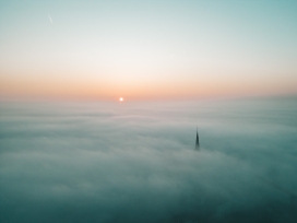 云雾里的日出