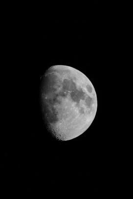 月球唯美黑白图片