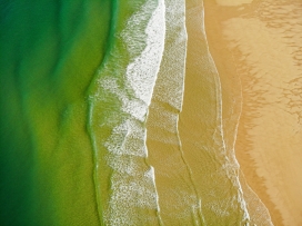 绿色潮水海滩图
